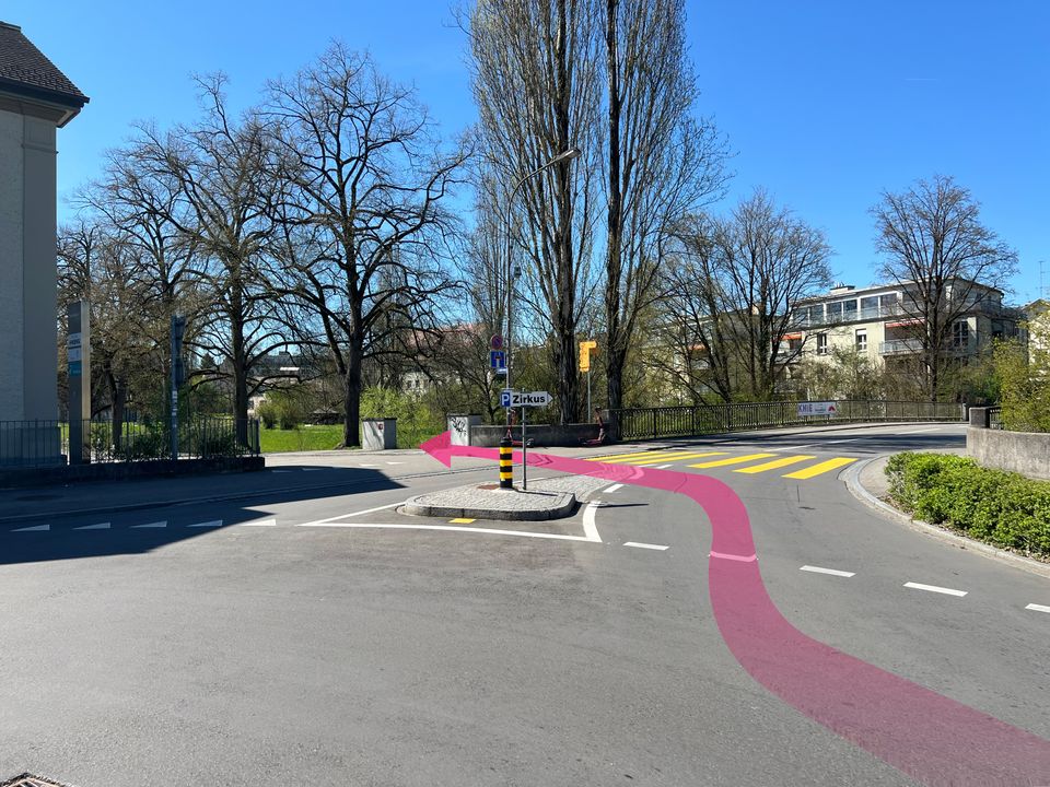 Einfahrt zu den Parkplätzen